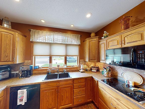 5th image of 1720 Hale Dr