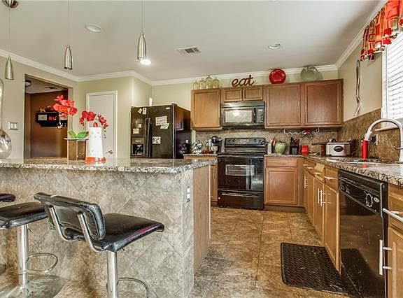 2nd image of 4714 Creekview Ln