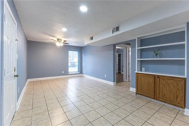 6300 Riverside Dr — Photo 2
