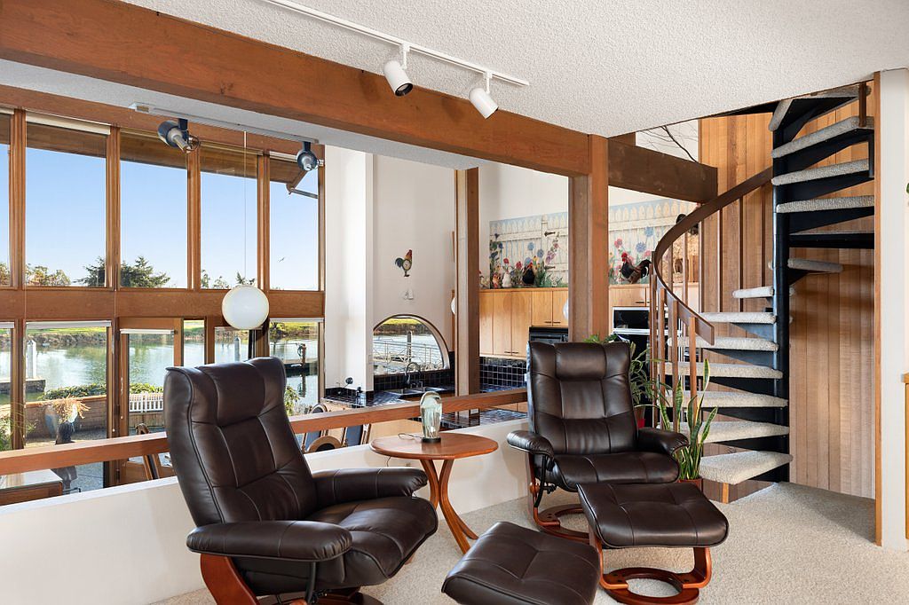 Oak Harbor, WA 98277