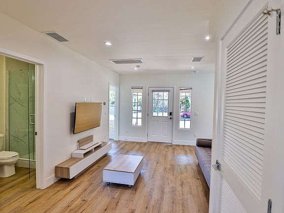 2nd image of 1237 W 25th St #1241