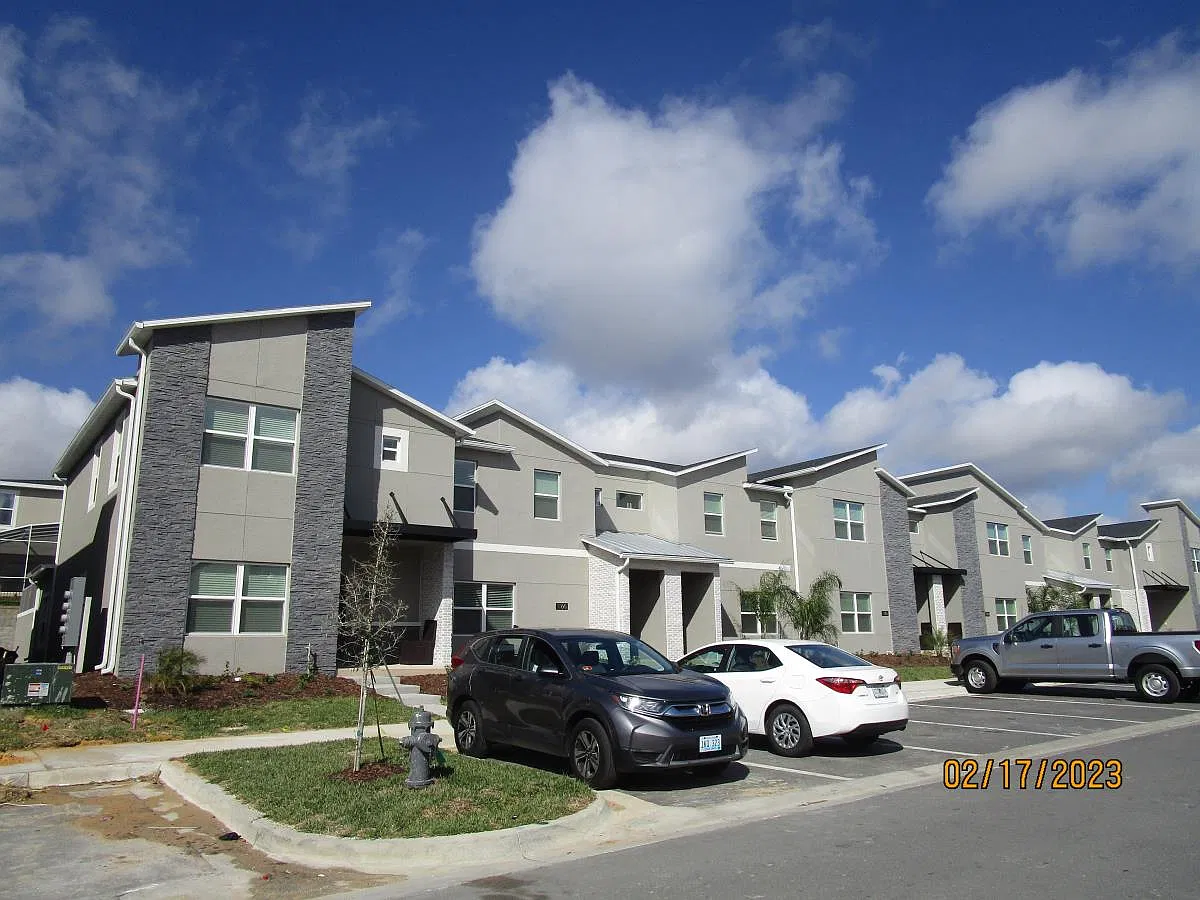 4 bed, 1914 sqft, $3,000 — Photo 1