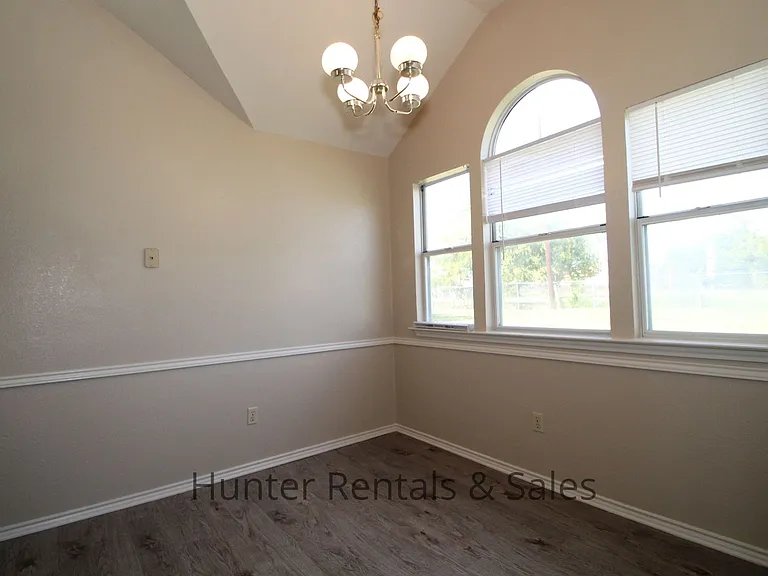 3801 Winchester Dr — Photo 8