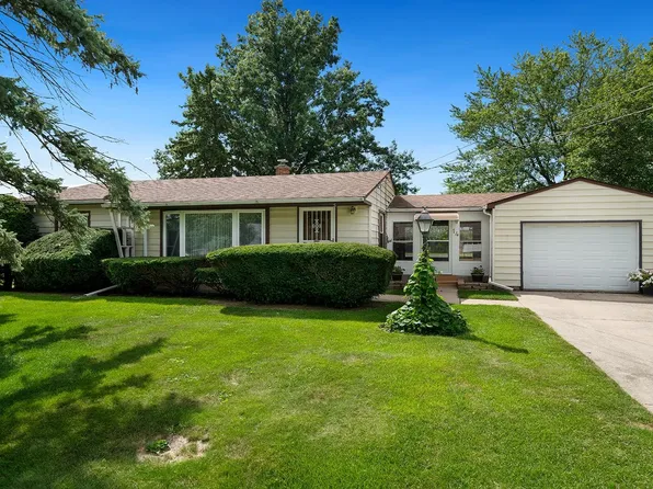 14 Orchard Ln, Mount Morris, IL 61054