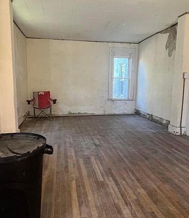 4th image of 714 E Temple St