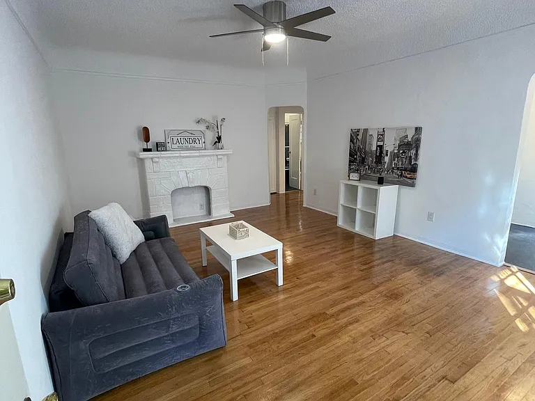 625 N Orange Dr #6 — Photo 1