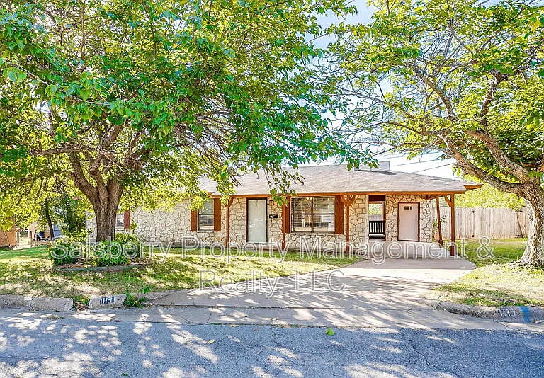 1113 Gifford Dr — Photo 1