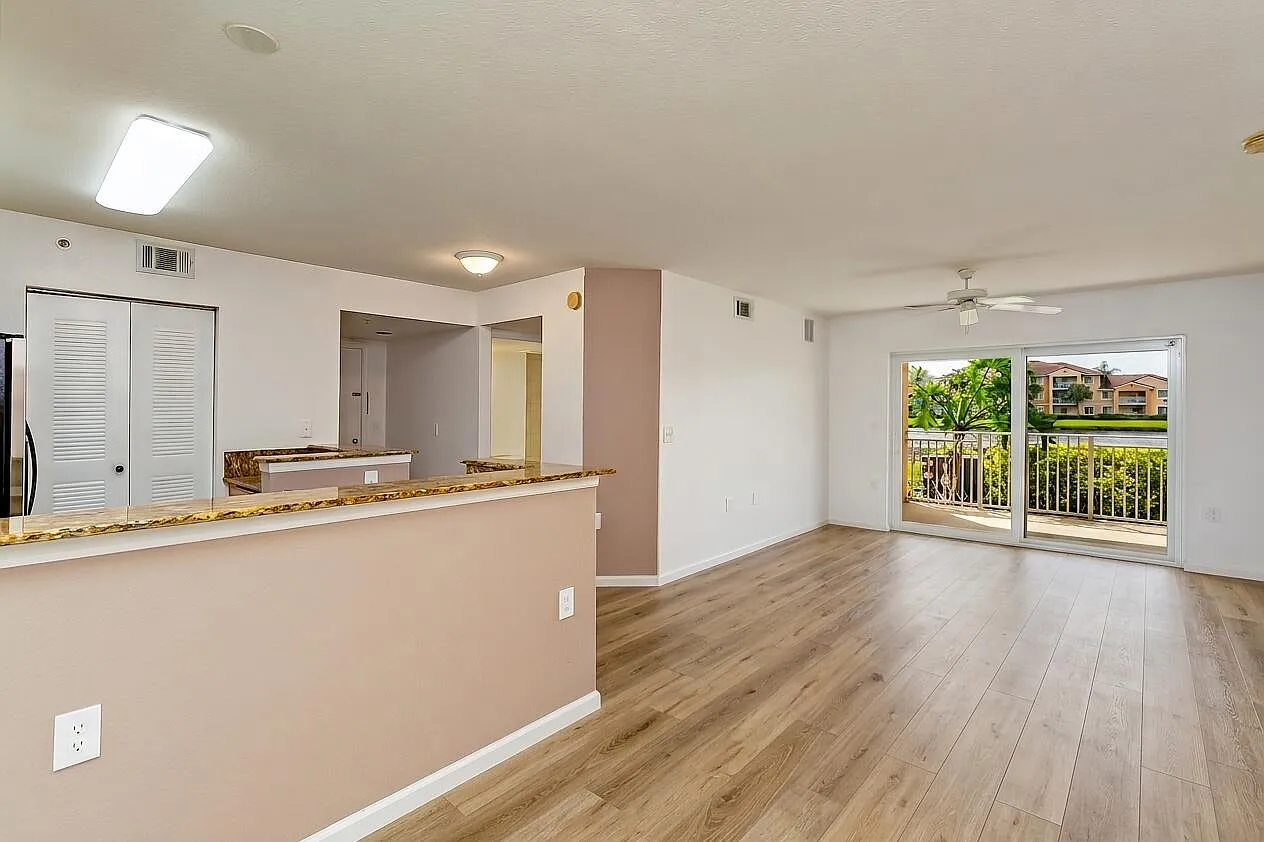 2 bed, 2.0 bath, 1033 sqft, $1,800 — Photo 1