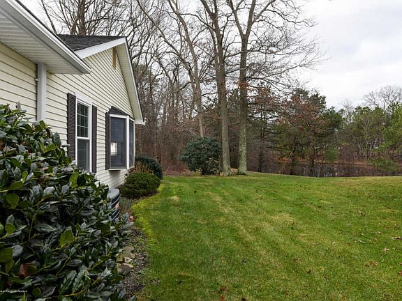 4th image of 11 Whitney Ct
