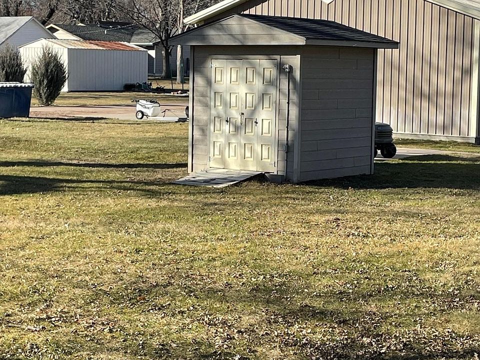 1806 Lake Ave, Gothenburg, NE 69138 Zillow