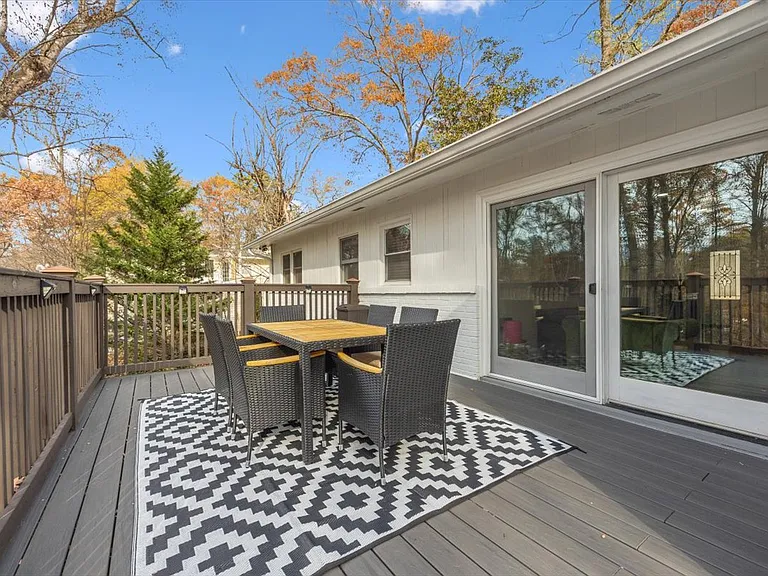 1065 Lee Cir NE — Photo 30