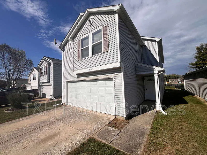 4 bed, 2.5 bath, 1804 sqft, $1,940 — Photo 2