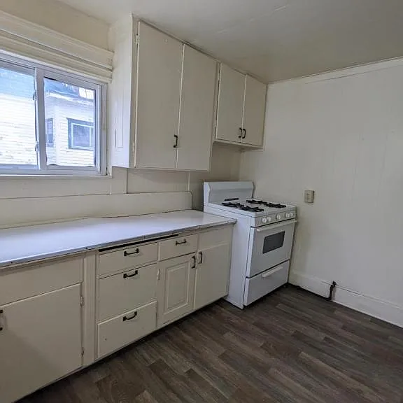 719 S Union St — Photo 6