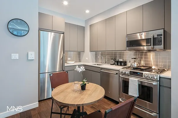 Rented by MNS Marketing | media 8