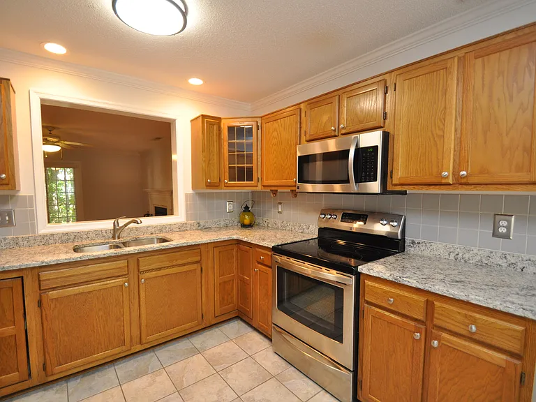 240 Beechtree Dr — Photo 6