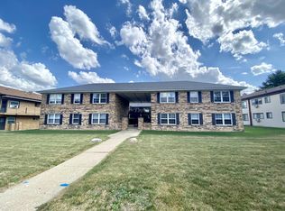 130 Douglas Ave APT 8, Naperville, IL 60540