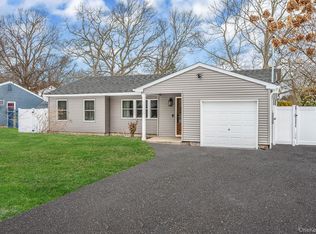 33 Loughlin Drive, Shirley, NY 11967