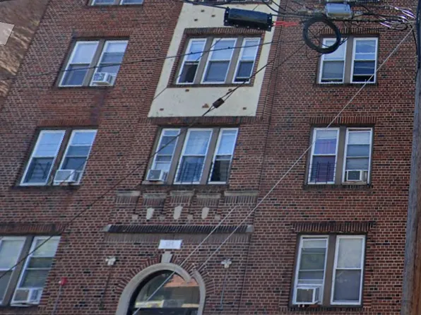 134 Corbin Avenue image 1 of 9