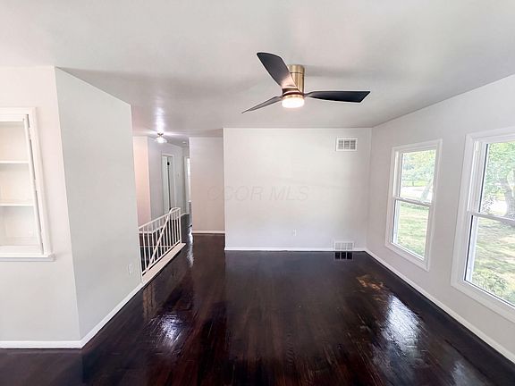 3rd image of 2590 Swansea Rd