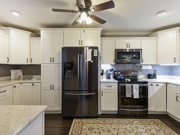3rd image of 344 Wimbledon Dr APT 6