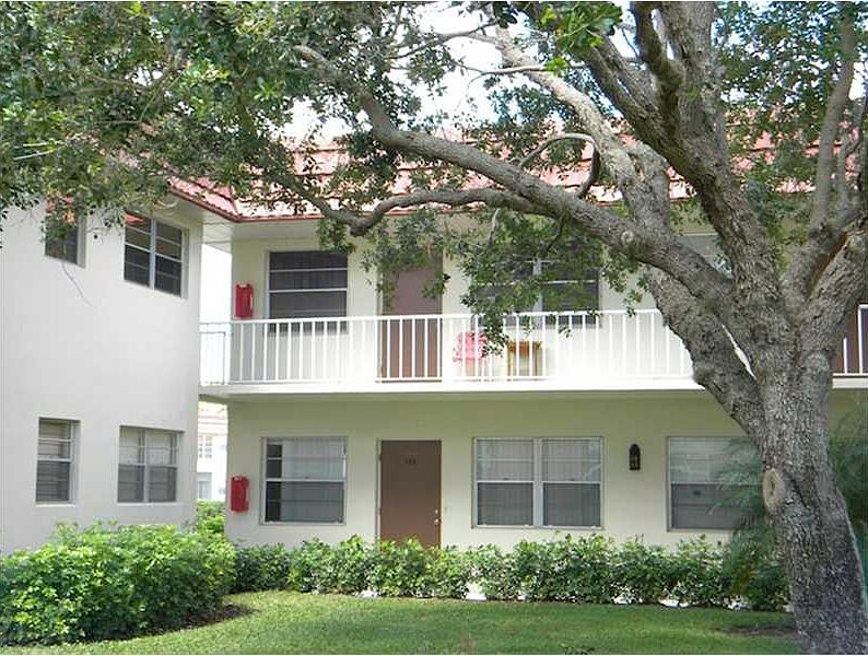 1st image of 2 Vista Palm Ln