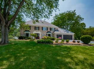 38W677 Elliott Ct, St Charles, IL 60175