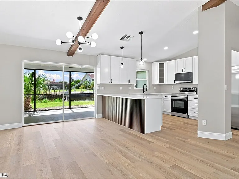 903 SE 20th Ct — Photo 15
