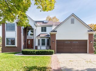 5460 Mill Race Way, Commerce Township, MI 48382