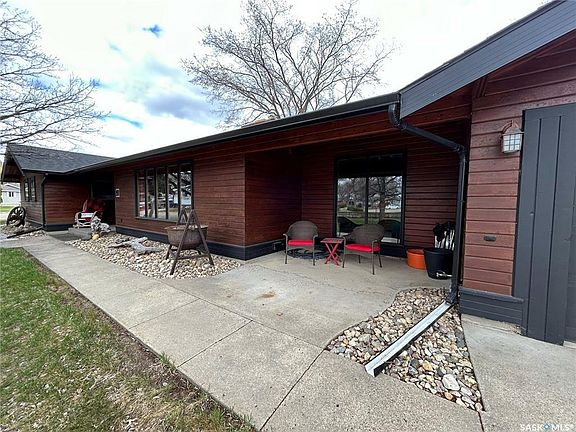 2nd image of 93 Scott Cres