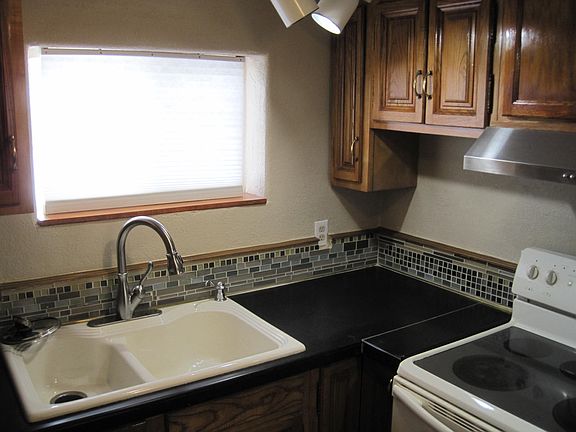 5th image of 830 W 74th Ave #2