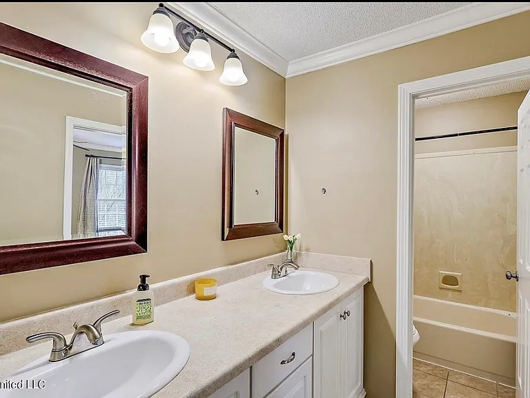 113 Amberwood Dr — Photo 19