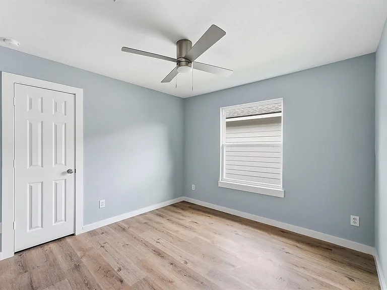 25414 Barmby Dr — Photo 17
