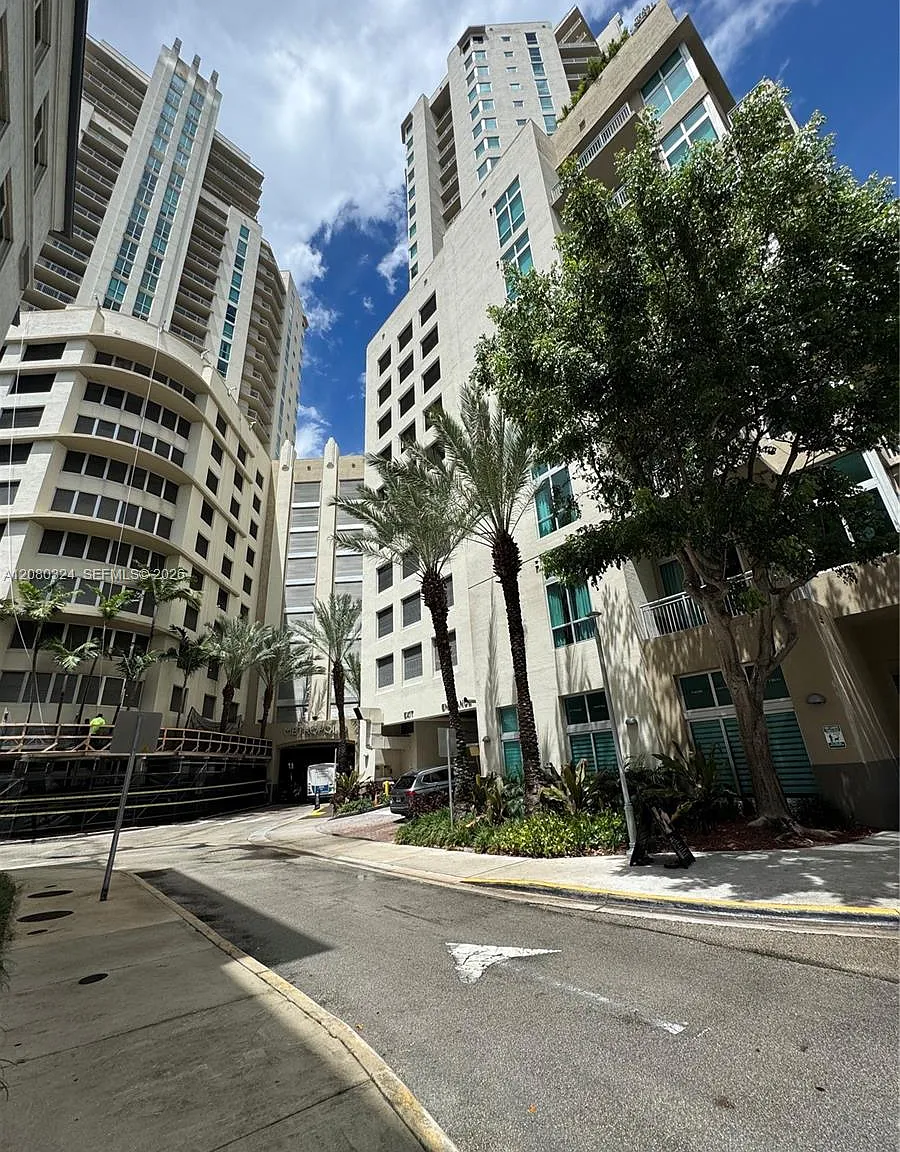 Metropolis I At Dadeland — Photo 3