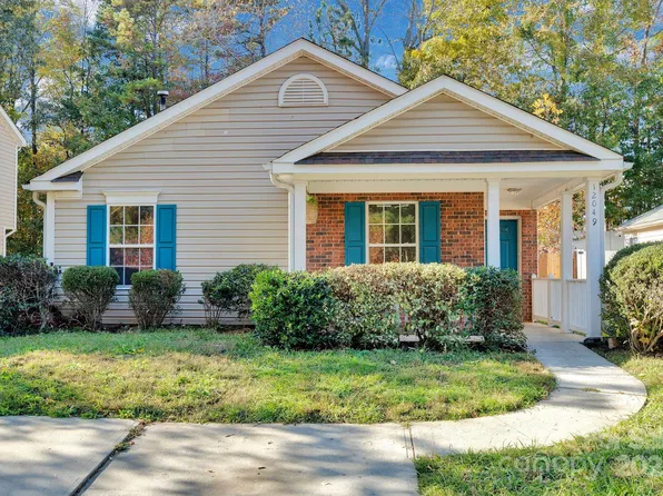 12049 Stewarts Crossing Dr, Charlotte, NC 28215