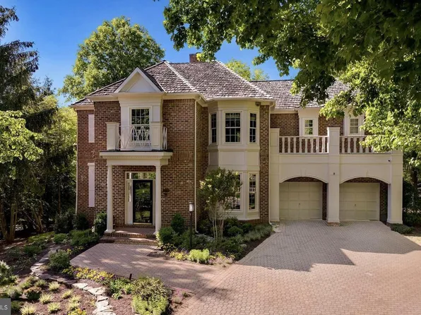 4 Town Gate Ct, Bethesda, MD 20817