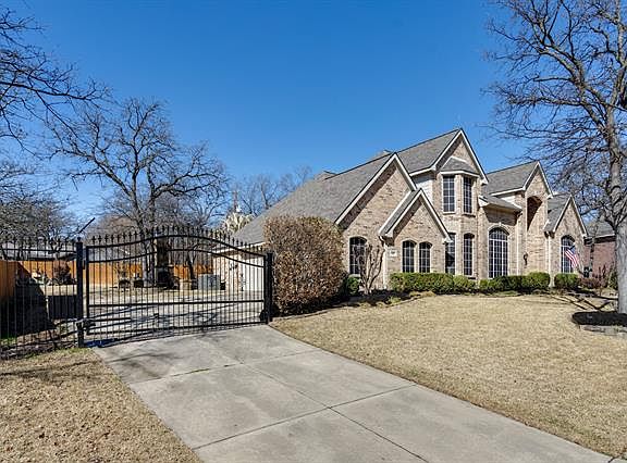 3rd image of 820 Sierra Ln