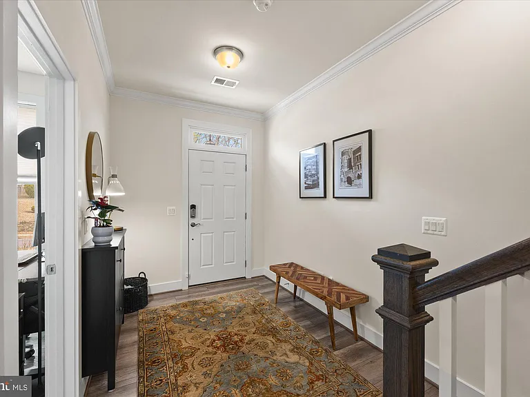 2236 Glebe Rd — Photo 3