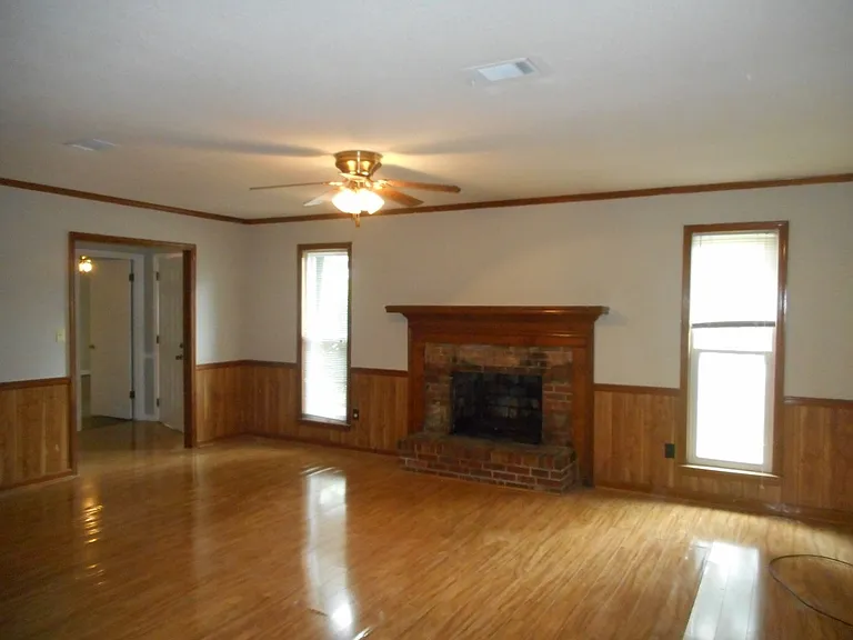 3726 Crest Dr — Photo 7