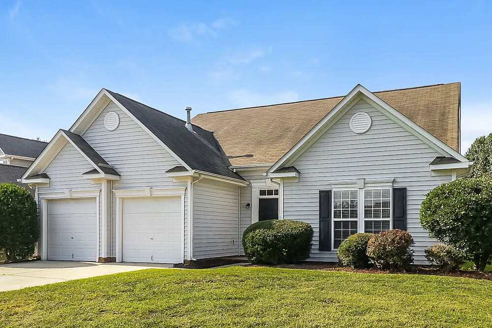 3 bed, 2.0 bath, 1592 sqft, $2,060 — Photo 3