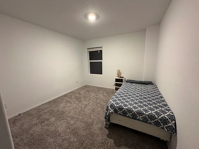 Upstairs bedroom2