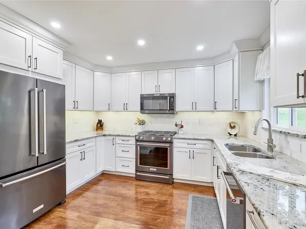 10926 Mugan Dr, Saint Louis, MO 63123