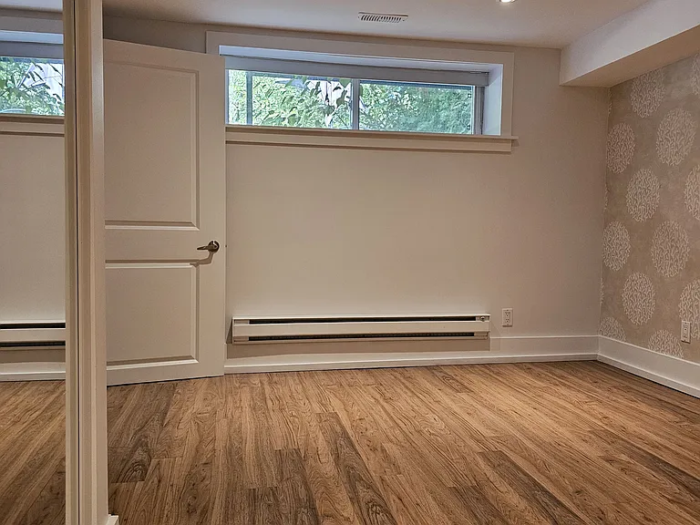 222 Patricia Ave #BASEMENT — Photo 8