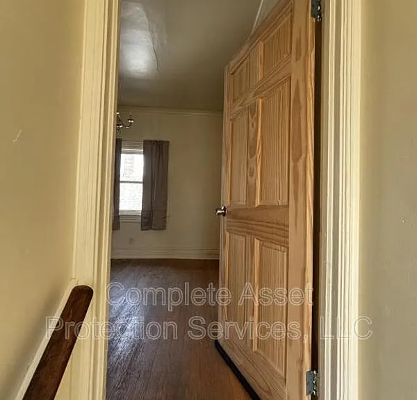 114 1/2 I St — Photo 3