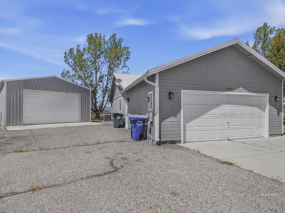 3rd image of 1901 Dogwood Ct