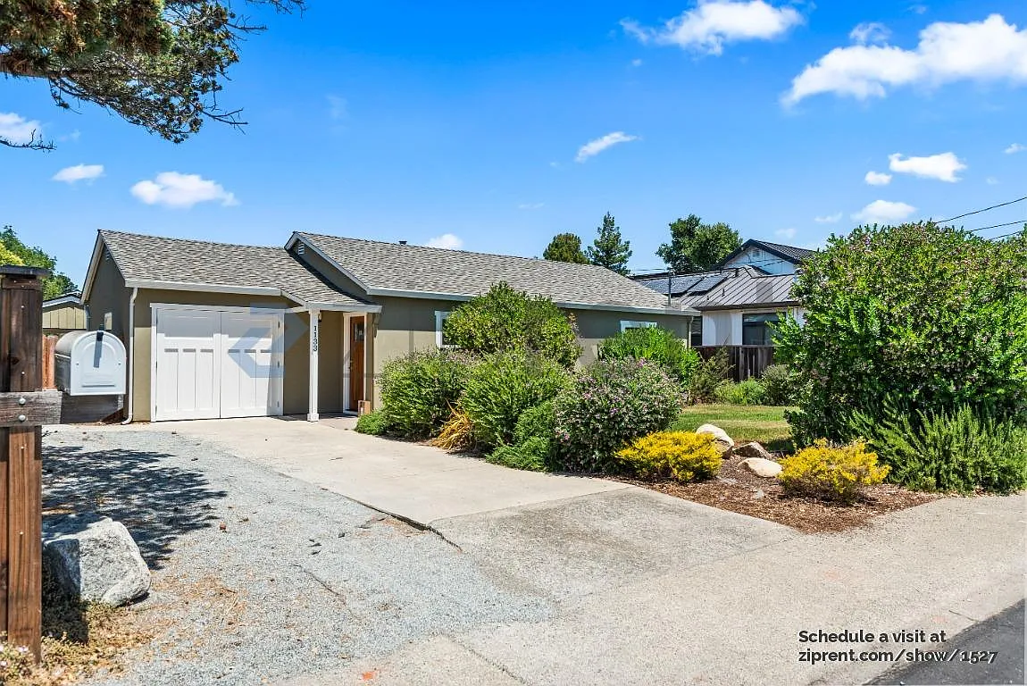 3 bed, 1400 sqft, $4,600 — Photo 2