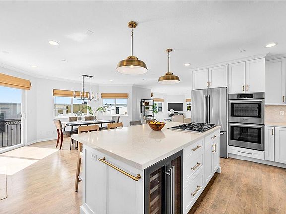5th image of 2208 N Vista Dr