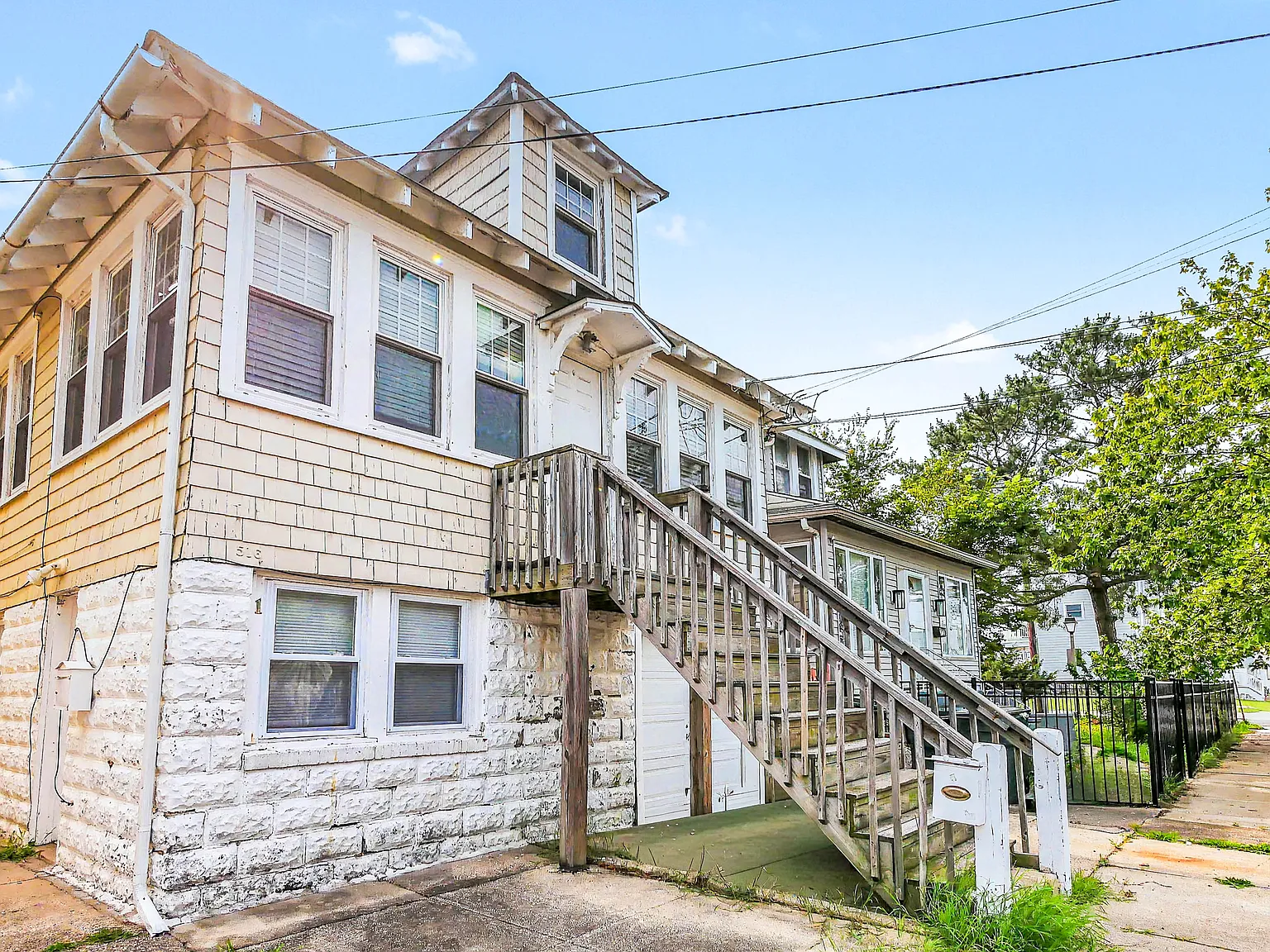 3 bed, $2,000 — Photo 2
