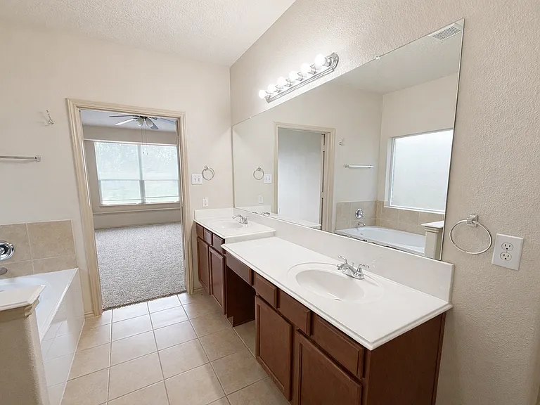 11922 Harristown Dr — Photo 11