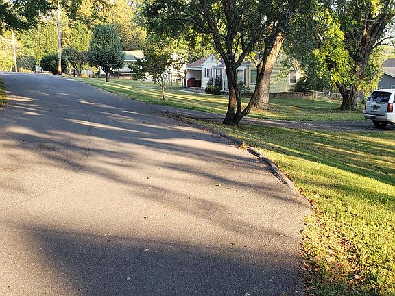 4th image of 2300 Princeton Ln