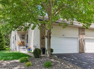 913 Oakwood Heights Cir, Eagan, MN 55123